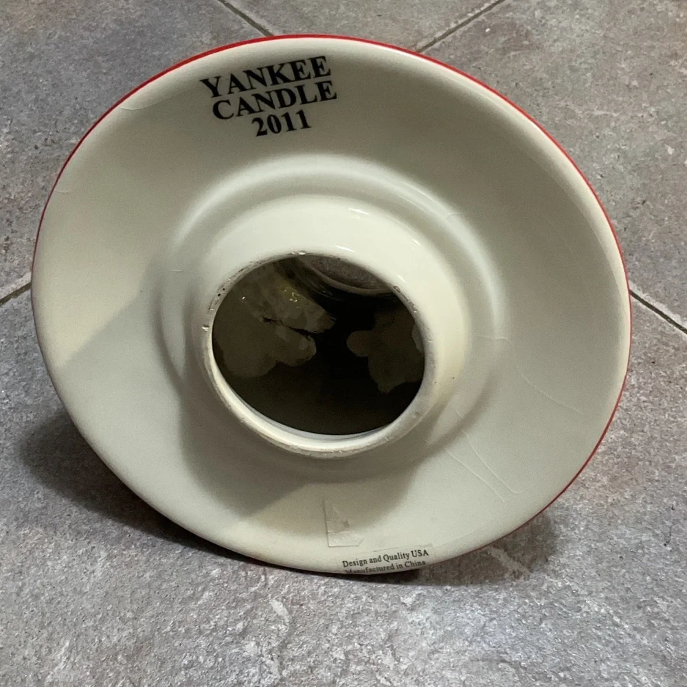 Yankee Candle Red and Cream Christmas Tree shade